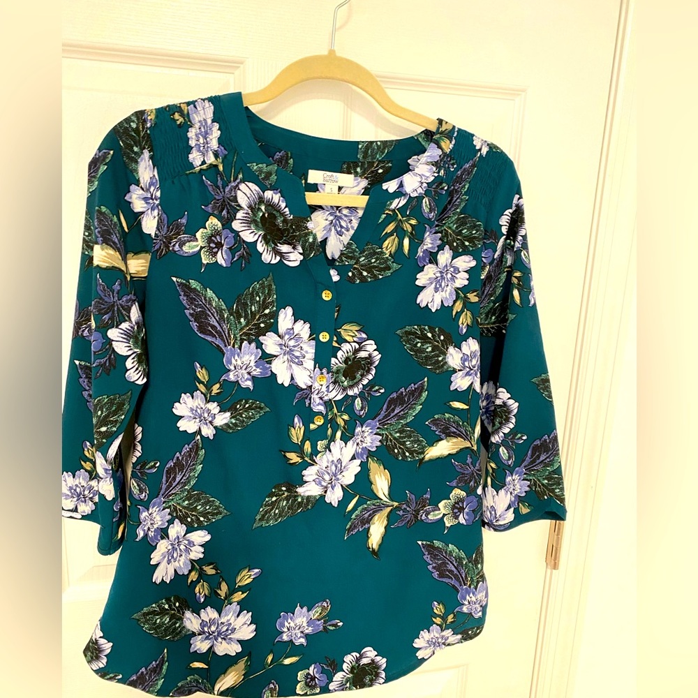 Beautiful green and blue floral dress blouse size small
